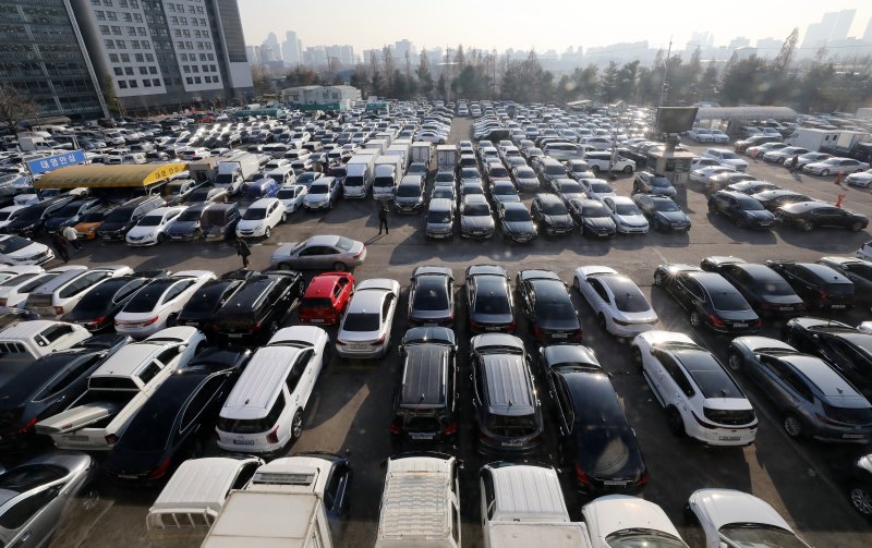 11일 서울 성동구 장안평중고차매매시장에 중고차 매물들이 빼곡하게 쌓여있다. 2023.1.11/뉴스1 ⓒ News1 박세연 기자