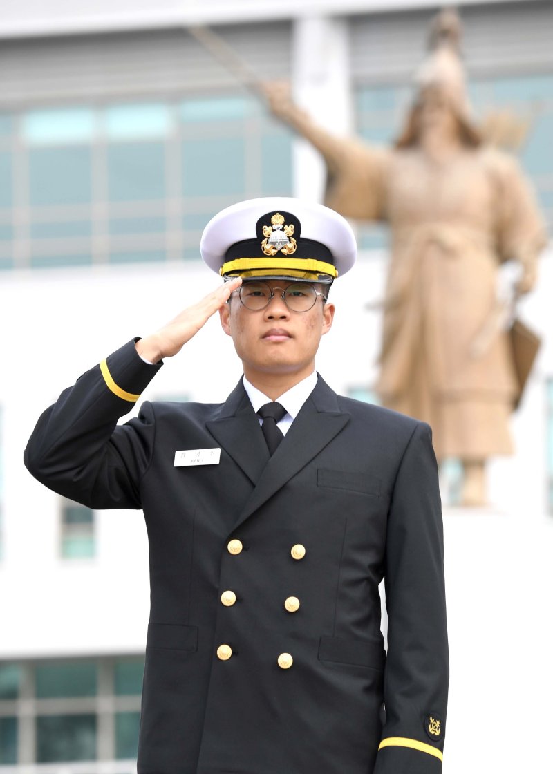 강녕한 해군 소위.(해군 제공)