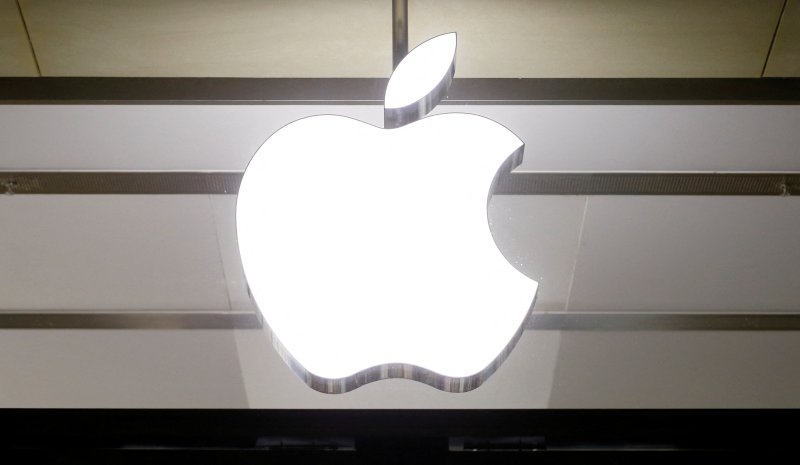 애플 로고가 밝게 빛나고 있다. /사진=로이터연합뉴스