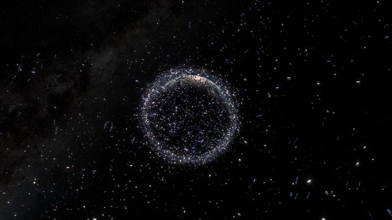 과학자들은 지구 궤도를 둘러싸고 있는 크고 작은 우주 쓰레기가 100조개가 넘어섰을 것이라고 경고하고 있다. 사진은 유럽우주국(ESA)이 그려본 지구궤도내 우주 쓰레기 분포도. /ESA 제공