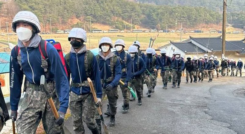 軍, 병력 200여명 투입 이틀째 '하동 산불 진화 지원' 하동 산불 21시간 만에 진화