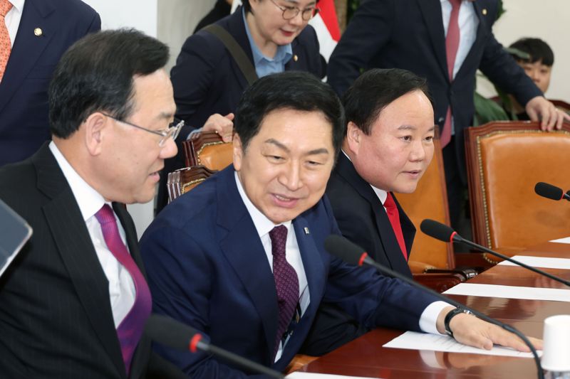 최고위원회의 주재하는 김기현 신임 당대표