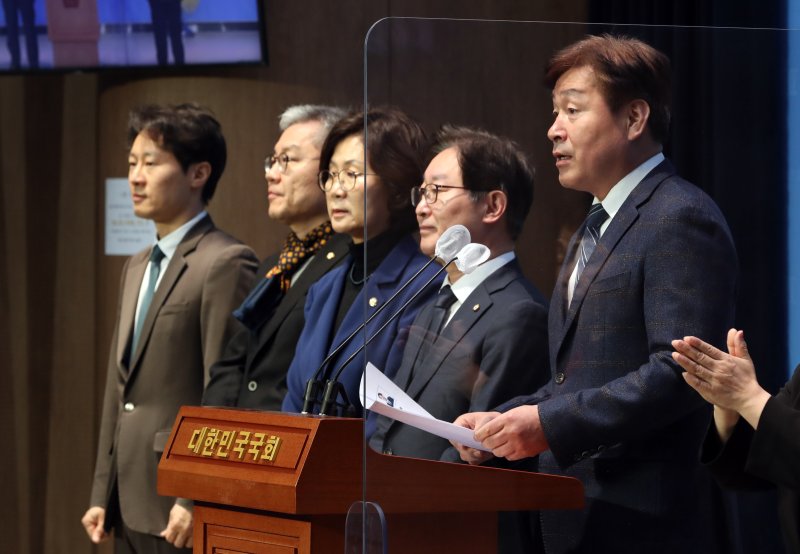 [서울=뉴시스] 전진환 기자 = 국회 법제사법위원회 더불어민주당 간사인 기동민 의원이 14일 오전 서울 여의도 국회 소통관에서 열린 총체적 부실이 드러난 법무부 인사정보관리단 운영 실태 파악을 위해 한동훈 법무부장관의 법사위 출석을 요구하는 기자회견에서 발언하고 있다. 2023.03.14. amin2@newsis.com /사진=뉴시스