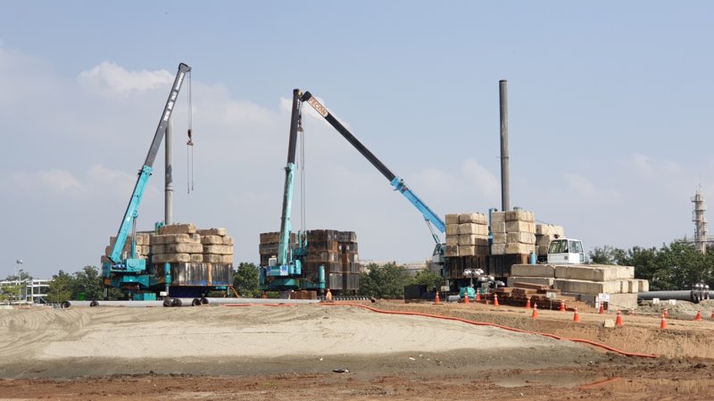 '티 바이 LNG 터미널' 프로젝트의 유압 파일 프레싱 머신. 삼성물산 제공