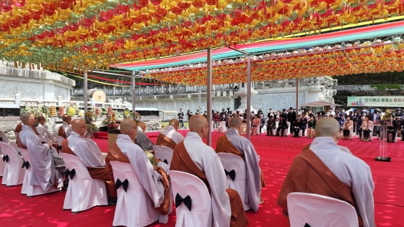 불기 2566년 부처님 오신날인 지난해 5월8일 대구 동구 팔공산 동화사에서 봉축법요식이 열리고 있다. /사진=뉴시스