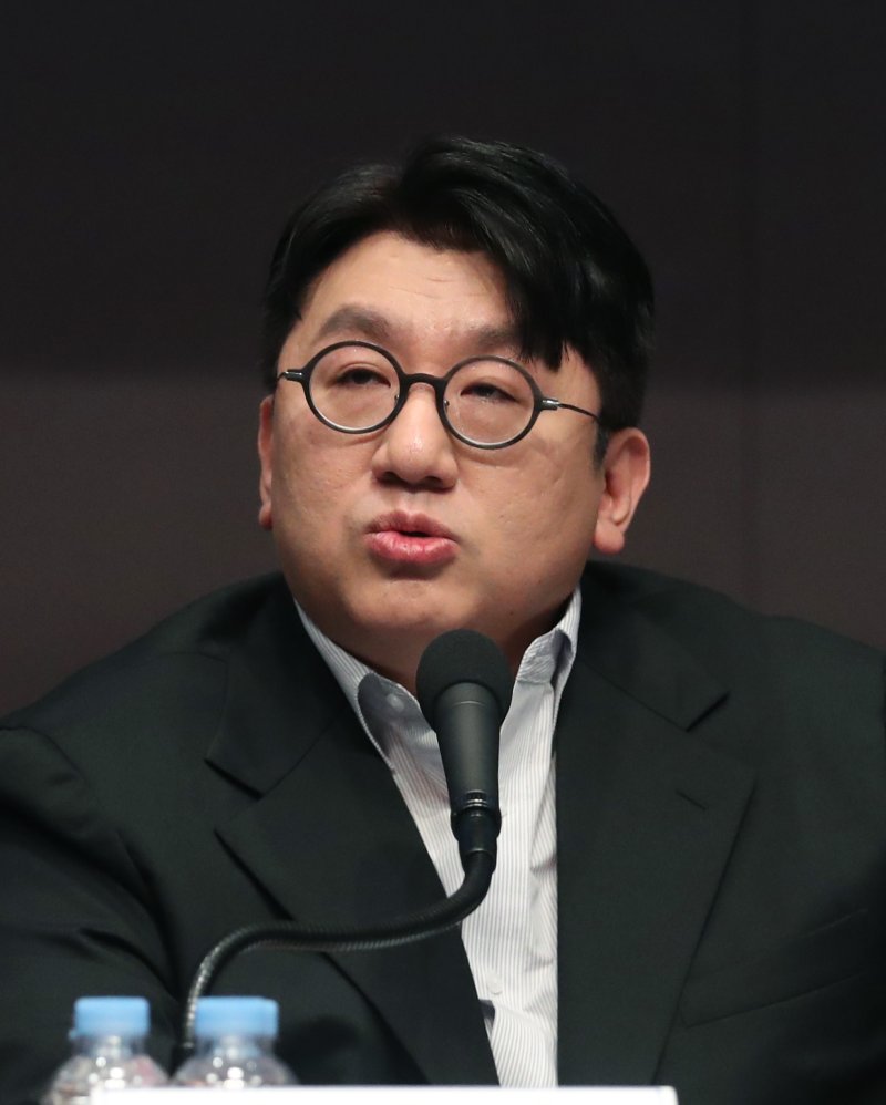 방시혁 "방탄소년단, 軍가게 된 것 기쁘게 받아들여…25년 그룹활동 재개 희망"