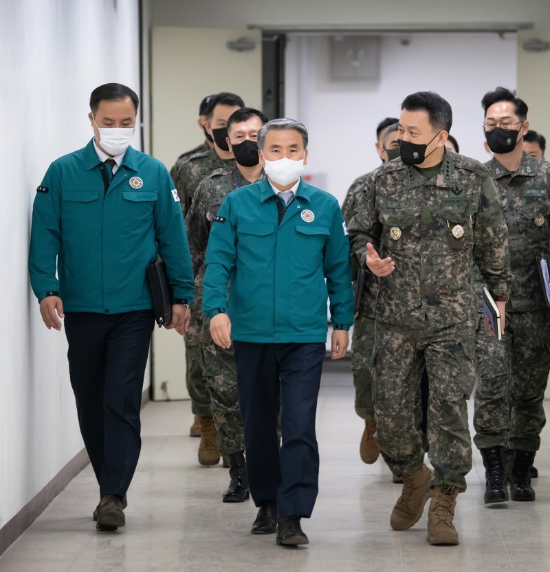 국방장관 "FS 통한 전투형 강군 육성…실전적 연습 매진" 당부