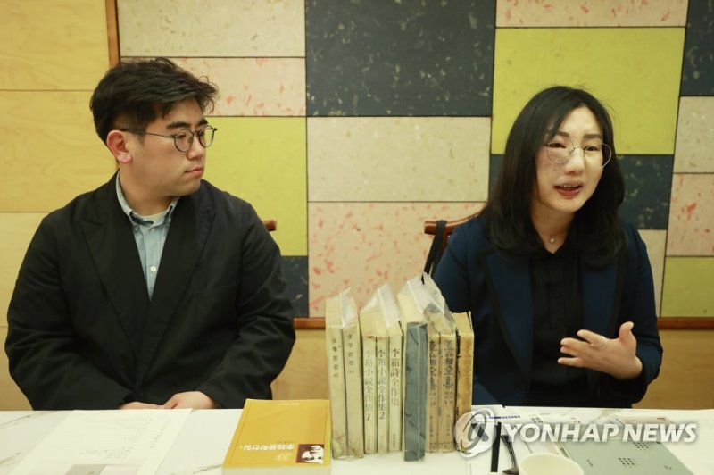 시선집 '영원한 가설' 번역가 김동희 (출처=연합뉴스)