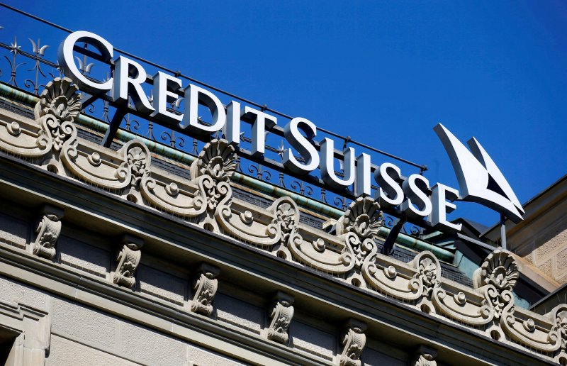 스위스 취리히에 있는 크레디트 스위스 본사 건물에 달려 있는 은행 로고. 뉴스1 제공