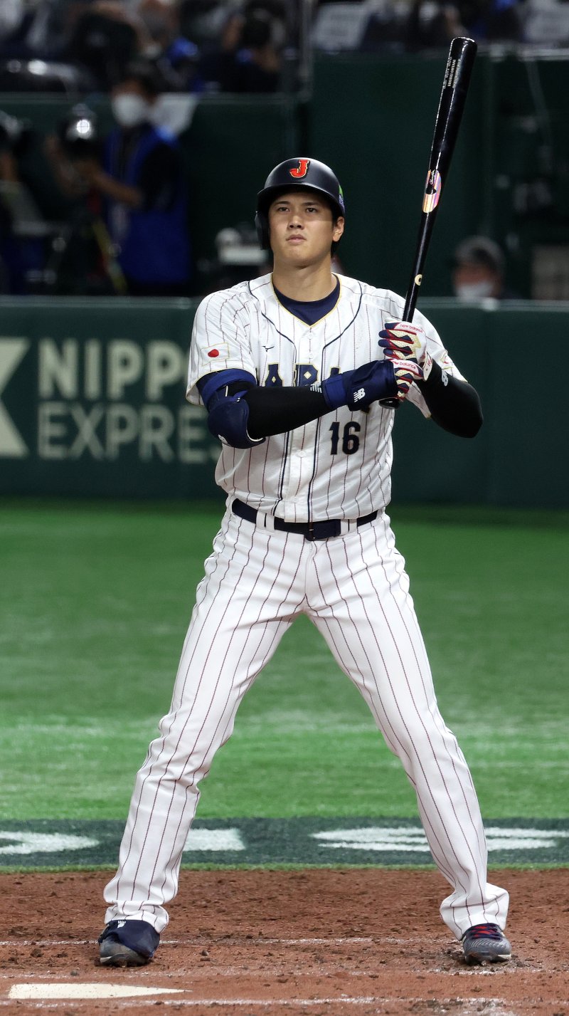 [도쿄=뉴시스] 김선웅 기자 = 9일 일본 도쿄돔에서 열린 월드베이스볼클래식(WBC) 2023 B조 일본과 중국의 경기, 일본 오타니 쇼헤이가 타석에 올라 타격을 준비하고 있다. 2023.03.09. mangusta@newsis.com