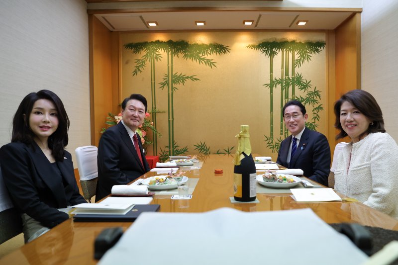 韓日 정상 부부, "기시다 총리가 직접 골랐다"는 스키야키 식당서 만찬