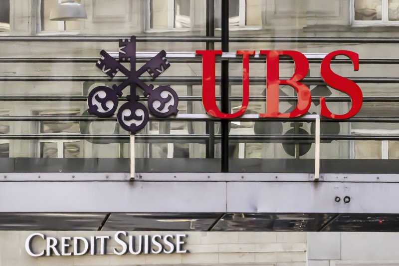 [취리히=AP/뉴시스]18일(현지시간) 취리히에서 스위스 은행인 크레디트스위스(CS)와 UBS의 모습. 2023.03.19.