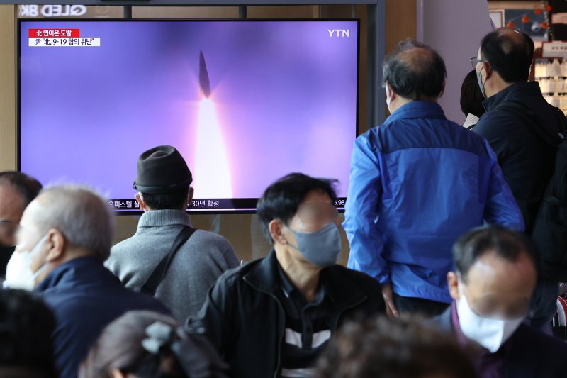 [속보]합참 "北, 평안북도 동창리 일대에서 단거리탄도미사일 1발 발사"