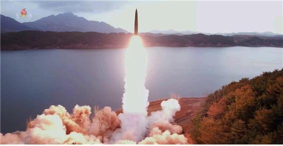 북한의 단거리탄도미사일(SRBM) 발사 모습. 사진=조선중앙TV 캡처