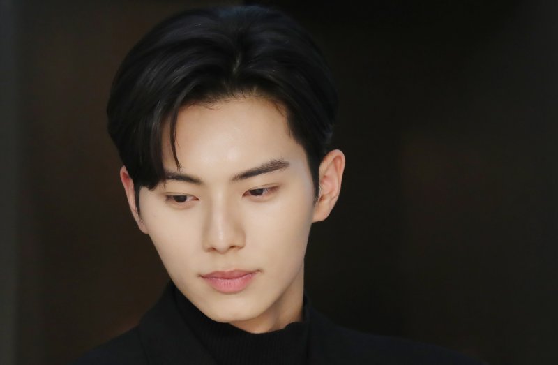 [서울=뉴시스] 조수정 기자 = tvN드라마 '일타스캔들' 이선재 역 배우 이채민이 지난 달 22일 서울 중구 뉴시스 본사에서 인터뷰, 포즈를 취하고 있다. 2023.03.07. chocrystal@newsis.com