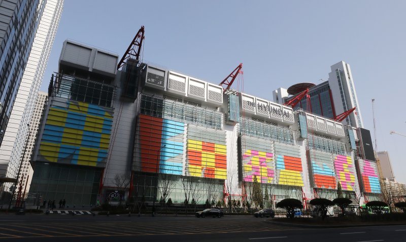 서울 여의도 더현대 서울 전경. 2021.3.16/뉴스1 ⓒ News1 박세연 기자