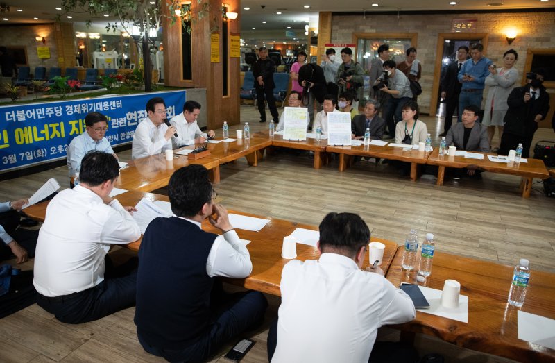 이재명, 檢 기소에 '민생' 맞대응…비명계 반발 또 '내홍'