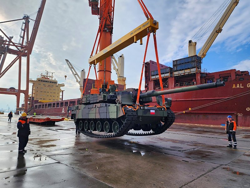 현대로템은 폴란드에 K2전차 18대를 상반기에 모두 조기 출고했다. 사진은 지난 3월 K2전차 5대가 폴란드 그드니아 항구에 하역되는 모습. 현대로템 제공