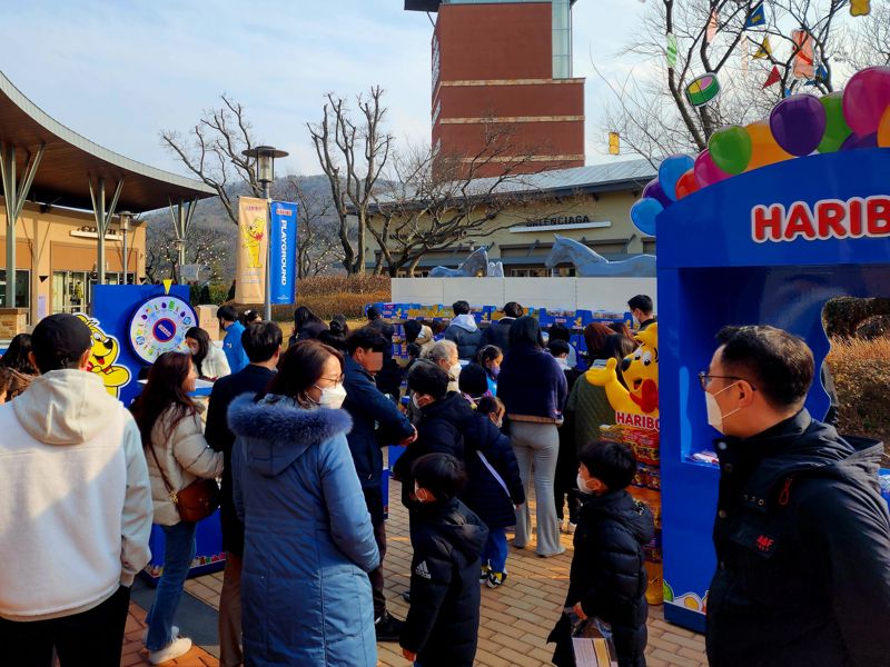 '하리보 플레이 그라운드' 팝업스토어를 찾은 소비자들의 모습. 사진=박문수 기자