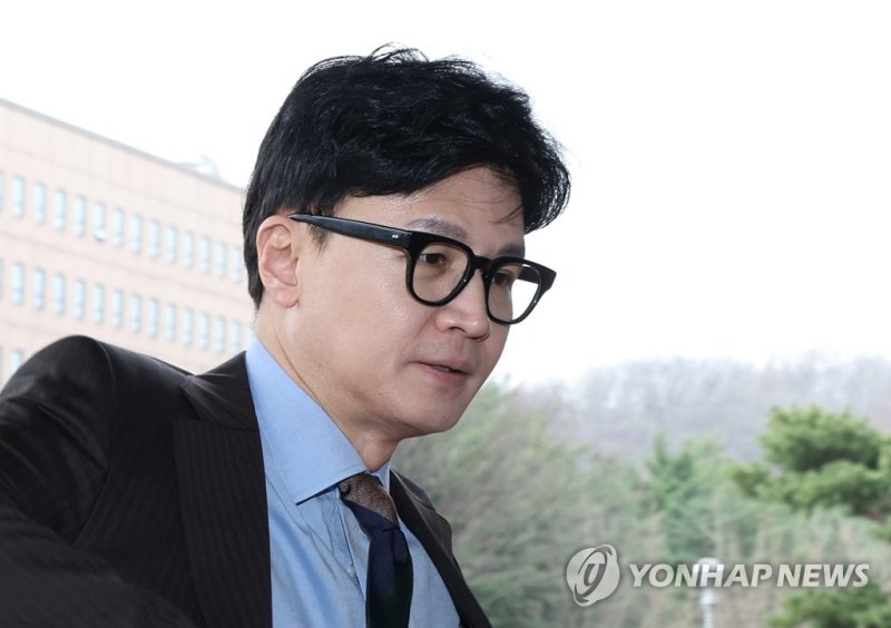 한동훈 법무부 장관 “탄핵 발의되면 당당히 응할 것”