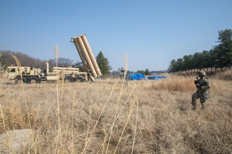 주한미군 병사가 고고도미사일방어체계(THAAD·사드) 주변을 순찰하고 있다.(미8군 제공) /사진=뉴스1
