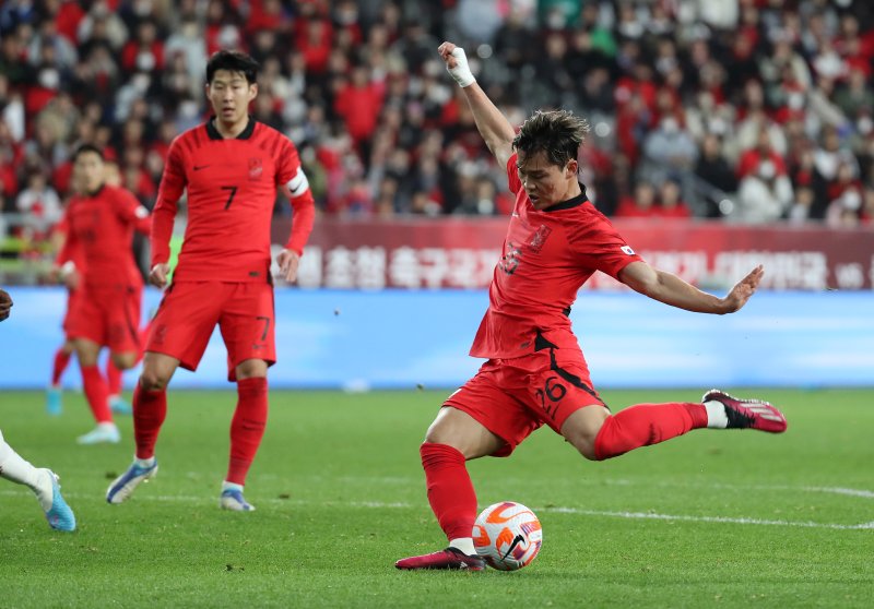 오현규가 24일 오후 울산 문수축구경기장에서 열린 축구 국가대표 평가전 대한민국과 콜롬비아의 경기 후반전, 슛을 시도하고 있다. 2023.3.24/뉴스1 ⓒ News1 이동해 기자
