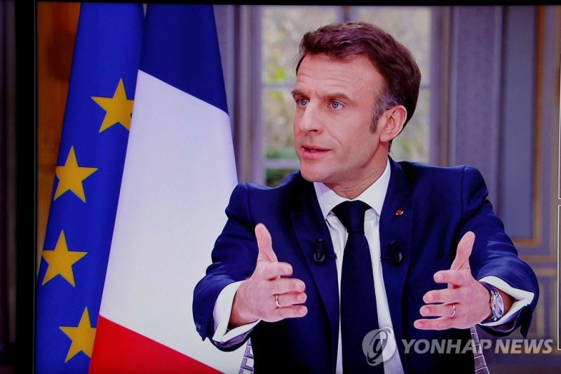 생방송 중 사라진 '마크롱 시계'에 프랑스 시민들 분노한 이유