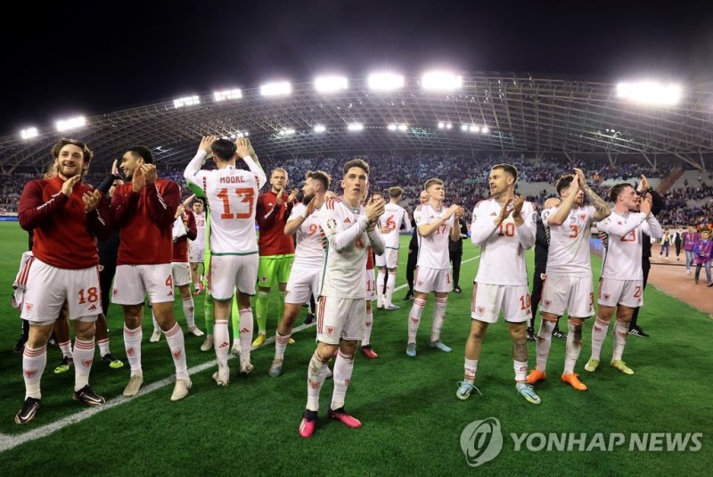 웨일스 축구 대표팀 Soccer Football - UEFA Euro 2024 Qualifier - Group D - Croatia v Wales - Stadion Poljud, Split, Croatia - March 25, 2023 Wales players celebrate after the match REUTERS/Antonio Bronic