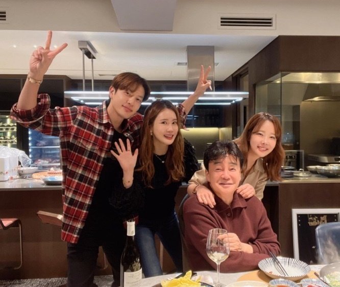 '결혼 앞둔' 세븐♥이다해, 백종원♥소유진 부부 만나 만찬 배 볼록 [N샷]