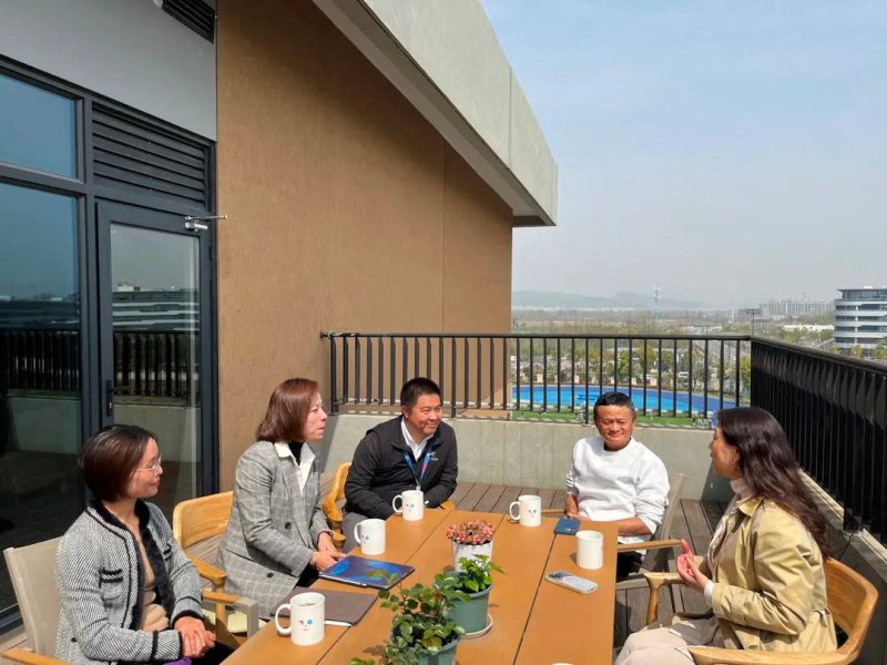 알리바바 마윈, 1년 만에 中 귀국...공산당과 화해?