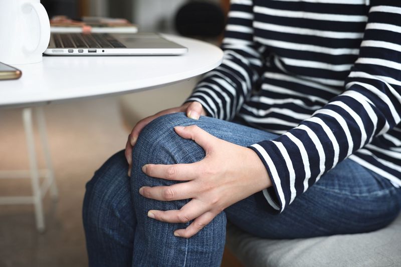 부산 대동병원은 무릎 관절 사용이 적은 젊은 사무직들이 오히려 ‘무릎 연골연화증’ 발생 위험이 크다고 28일 밝혔다.