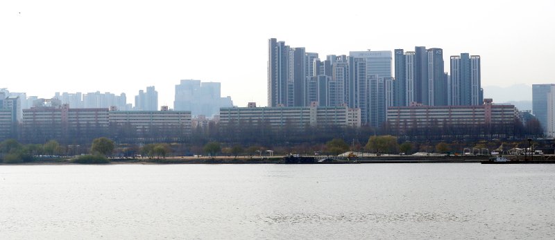 '시공사 찾아 삼만리' 공사비 급등에 강남4구도 잇단 재공고