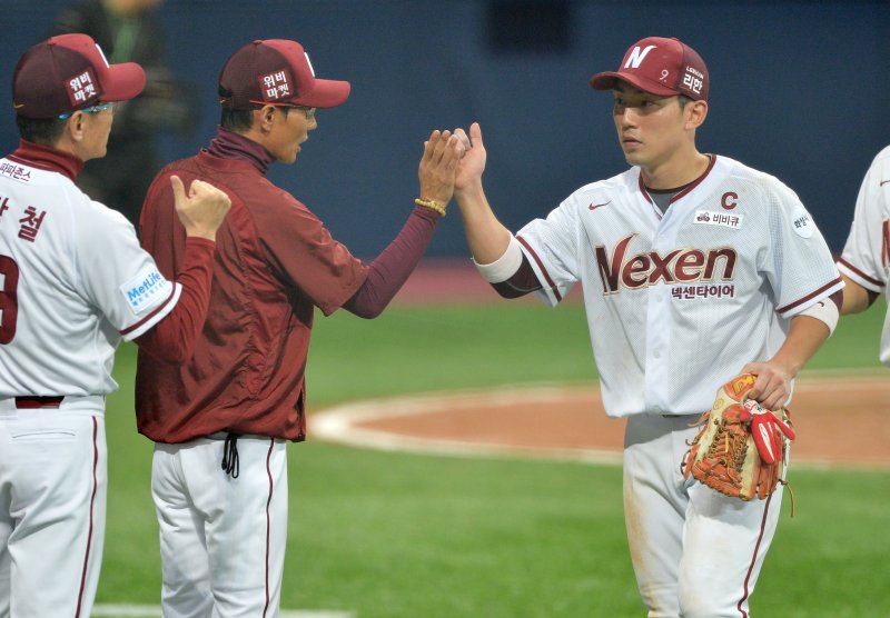 넥센 시절 염경엽 감독(왼쪽)과 서건창..2016.10.14/뉴스1 ⓒ News1 오대일 기자