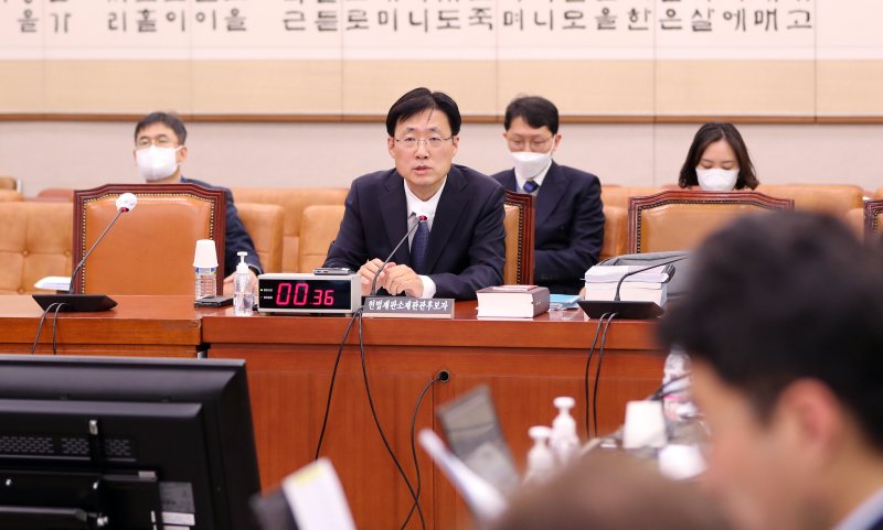 [서울=뉴시스] 전진환 기자 = 김형두 헌법재판관후보자가 28일 오전 서울 여의도 국회에서 열린 헌법재판소 재판관후보자 인사청문회에 출석해 의원 질의에 답하고 있다. 2023.03.28. amin2@newsis.com