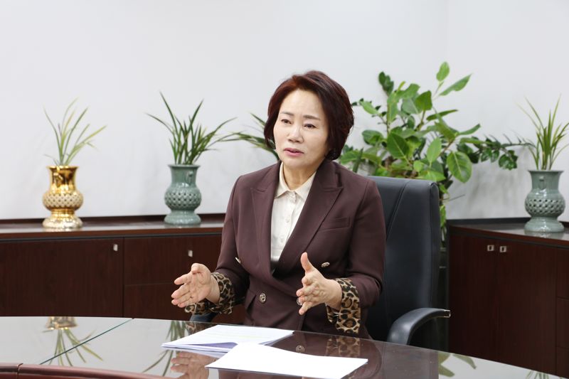 이정한 한국여성경제인협회장 "여고생 창업 꿈 키울 것"