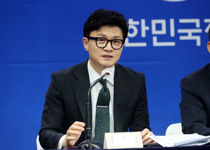 [서울=뉴시스] 배훈식 기자 = 한동훈 법무부 장관이 29일 오전 서울 종로구 정부서울청사에서 내수활성화 대책 관계부처 합동 브리핑을 하고 있다. 2023.03.29. dahora83@newsis.com