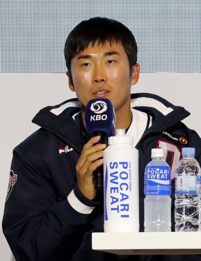 두산 베어스 허경민 선수가 30일 서울 용산구 그랜드 하얏트 서울 호텔에서 열린 신한은행 SOL 2023 KBO 미디어데이에서 취재진의 질문에 답하고 있다. 신한은행 SOL 2023 KBO 프로야구는 오는 4월 1일 개막한다. 2023.3.30/뉴스1 ⓒ News1 장수영 기자