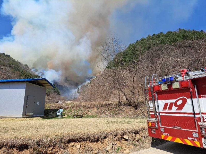화천 중리 산불 현장.(강원도소방본부 제공) 2023.3.30/뉴스1