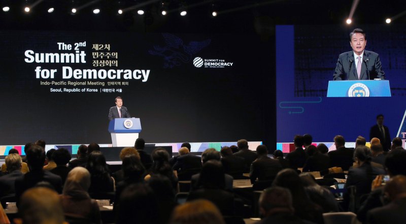 尹대통령 "부패는 민주주의 위협·자유 억압"