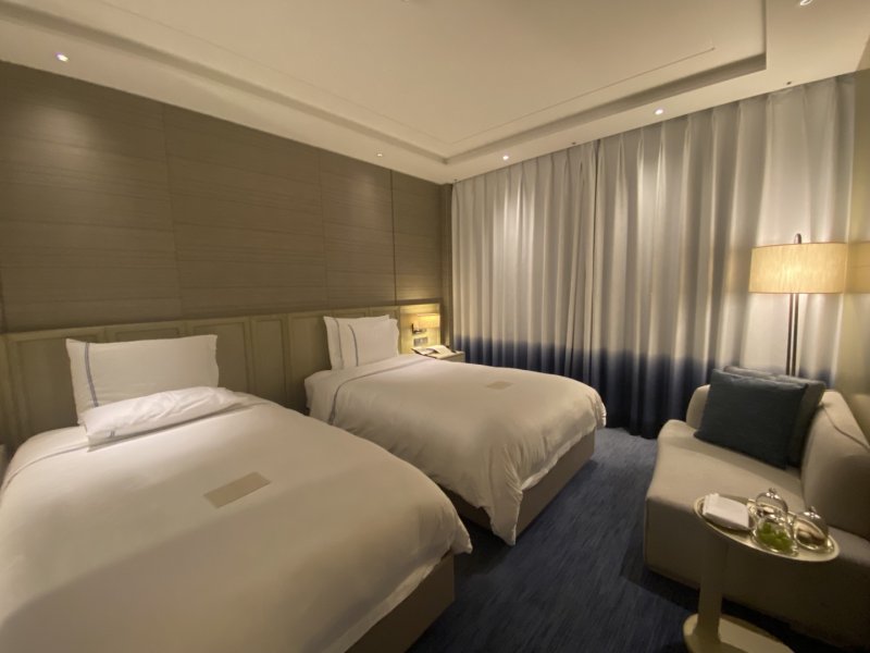 [부산=뉴시스] 시그니엘 부산 프리미어 트윈 미포 하버뷰 객실 내부 전경. (사진=동효정 기자) 2023.03.30. vivid@newsis.com *재판매 및 DB 금지