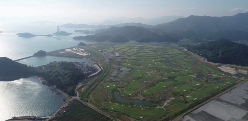 경남 창원시 진해구 ‘웅동지구 복합관광레저단지 개발사업’의 1단계 아르미르 골프장·리조트 전경. ⓒ News1 DB
