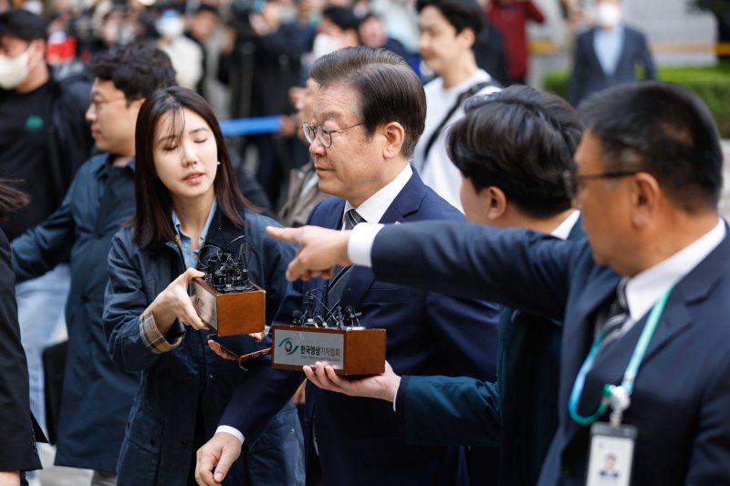 이재명 대표가 31일 오전 서울중앙지법에서 열리는 공직선거법 위반 혐의 공판에 출석하고 있다. /사진=뉴스1