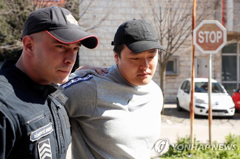 Do Kwon, the cryptocurrency entrepreneur, who created the failed Terra (UST) stablecoin, is taken to court in Podgorica, Montenegro, March 24, 2023. /사진=연합뉴스