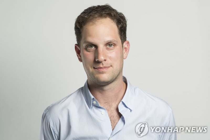 러시아에서 간첩 혐의로 체포된 미국 월스트리트저널 에반 게르시코비치 기자 The Wall Street Journal journalist Evan Gershkovich is shown in this undated photo. Russia's security service arrested the American reporter for The Wall Street Journal on espionage charges, the first time a U.S. correspondent has been detained on spying accu