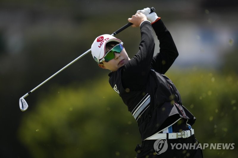 Hyo Joo Kim tees off at the 17th hole during the first round of LPGA's DIO Implant LA Open golf tournament on Thursday, March 30, 2023, in Palos Verdes Estates, Calif. (AP Photo/Ashley Landis)