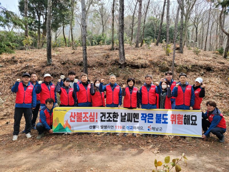 전남도가 오는 5~6일 청명과 한식을 앞두고 성묘객과 등산객 등 입산자 증가가 예상됨에 따라 9일까지 산불 방지 단속 강화에 나선다. 사진=전남도 제공