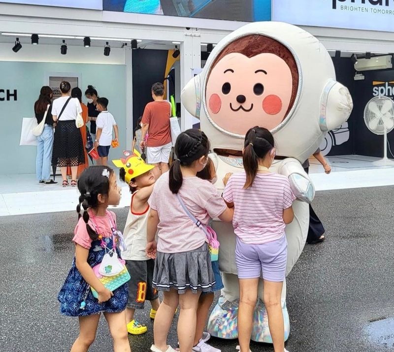 이마트24 원둥이 인형탈을 쓴 모델이 지난해 8월에 열린 '서울페스타'에 참석한 모습. 이마트24 제공