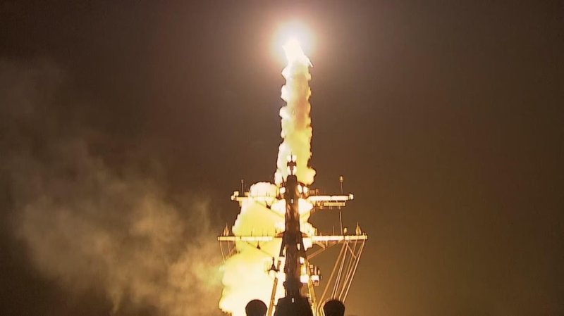 대니얼 이노우예함에서 SM-6를 발사하는 모습. 사진=미 미사일방어청 제공