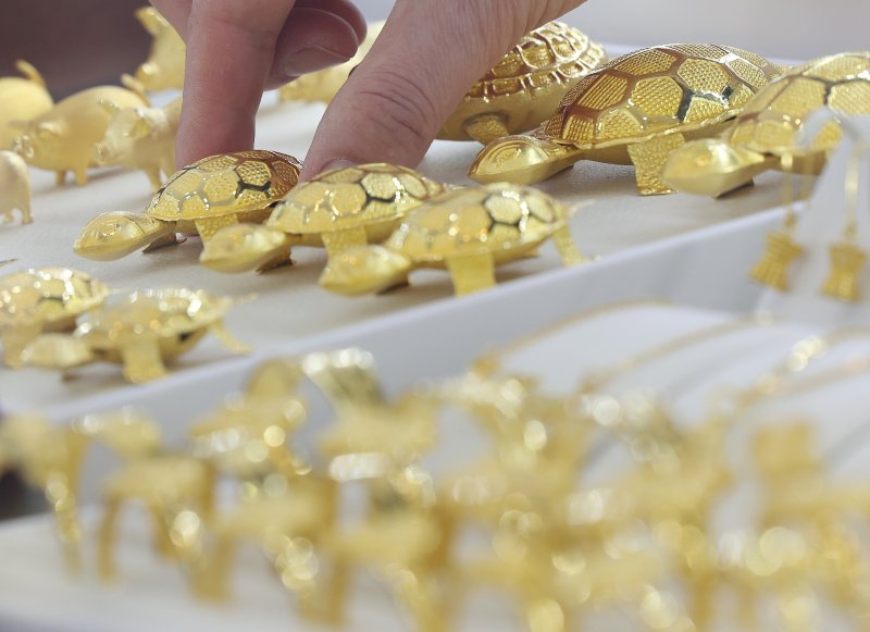 4일 서울 종로구 한국금거래소에 진열된 금 현물. 연합뉴스 제공