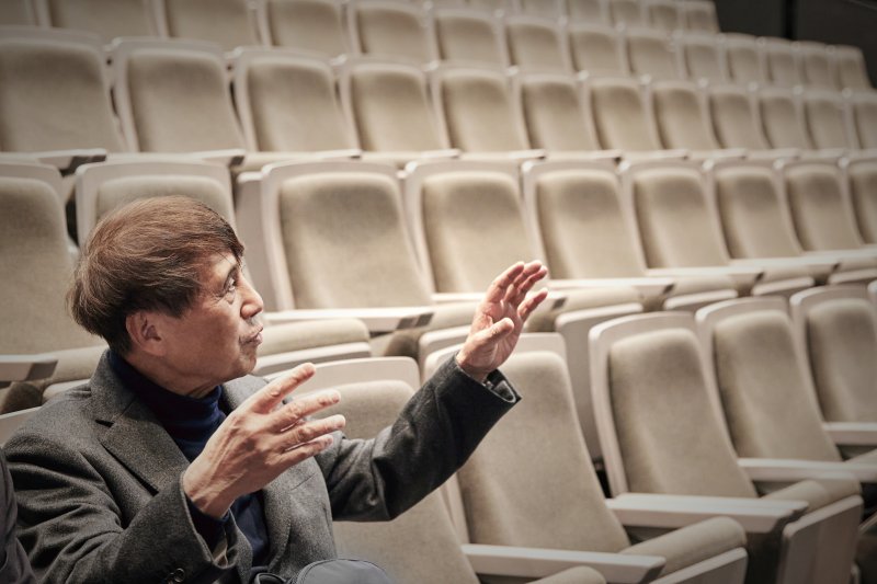 [서울=뉴시스]LG아트센터 서울을 방문한 건축가 안도 다다오. (사진=Studio AL, LG아트센터 서울 제공) 2023.04.06. photo@newsis.com *재판매 및 DB 금지